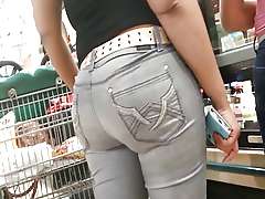 Black Milf Bubble Butt in Jeans -